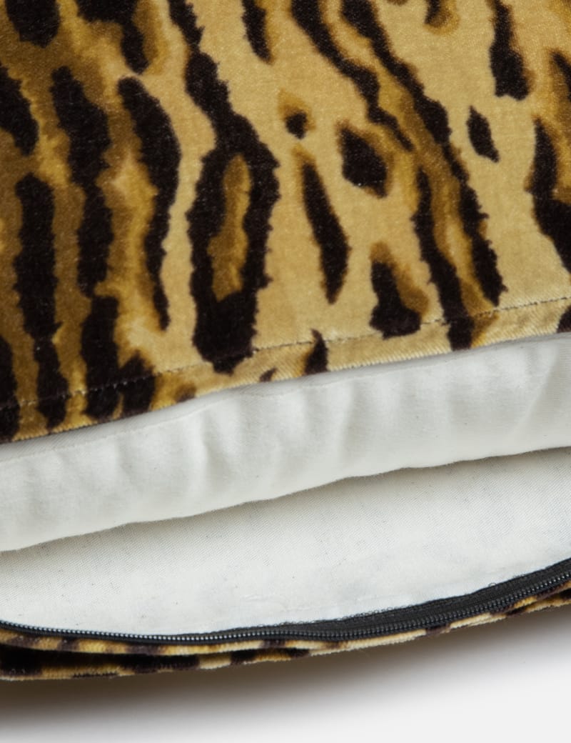 WACKO MARIA - LEOPARD VELVET CUSHION | HBX