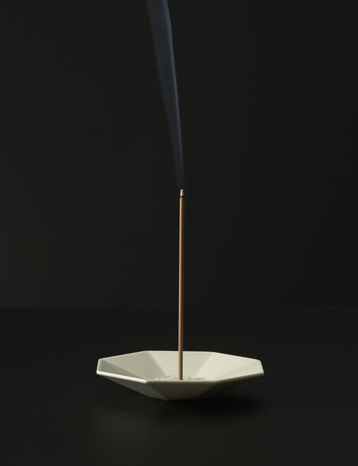 Kitowa PORCELAIN INCENSE PLATE OCTAGON WHITE HBX Globally Curated