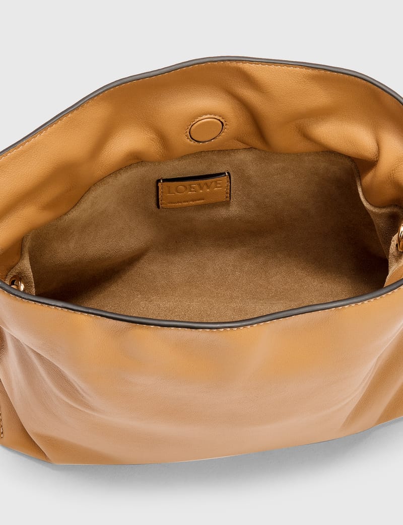 Loewe - フラメンコ クラッチ ミニ | HBX - ハイプビースト Loewe - フラメンコ クラッチ ミニ | HBX - ハイプビースト