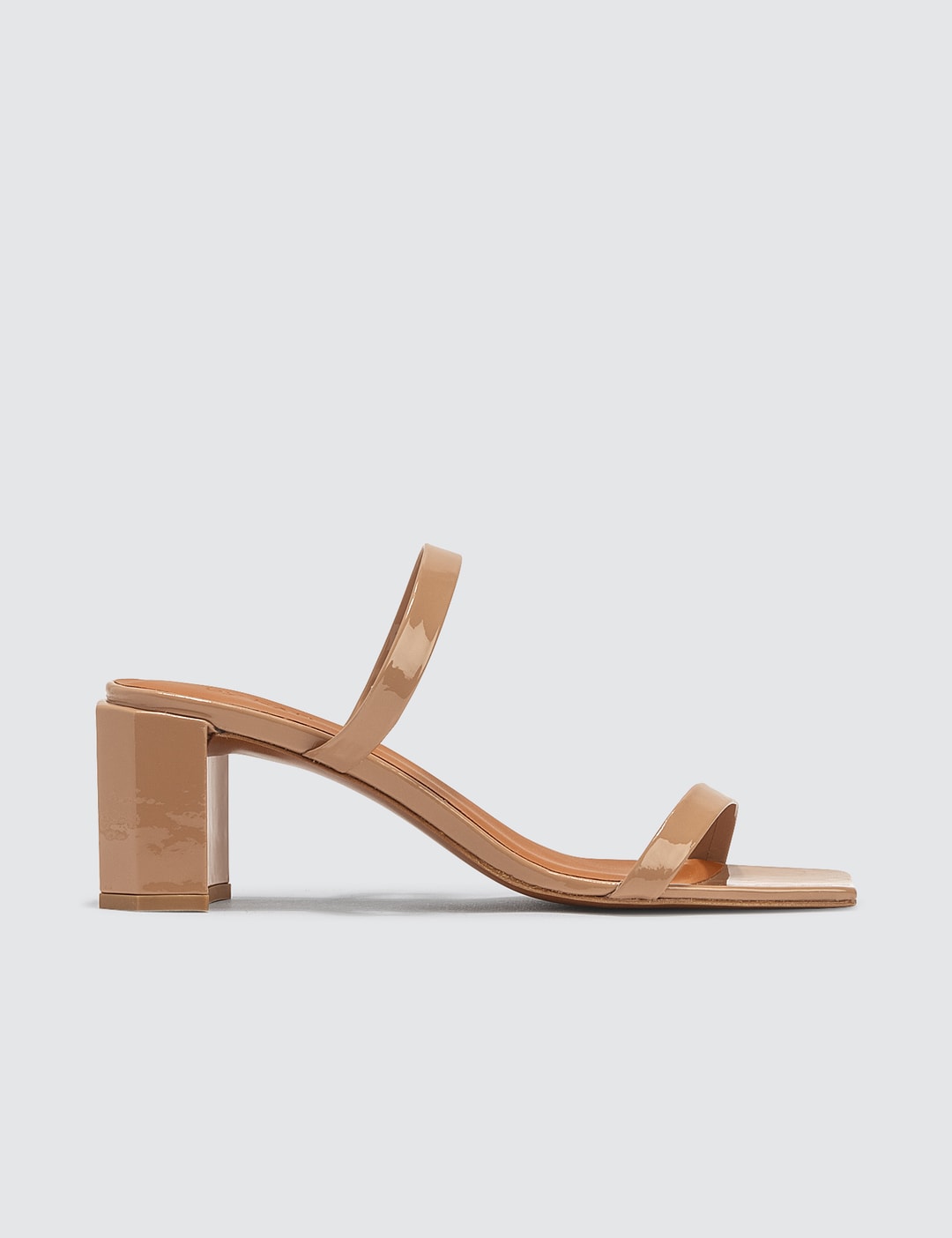 BY FAR - Tanya Nude Patent Leather Sandals HBX - ハイプビースト(Hypebeast)が