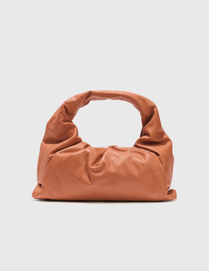 直営店☆BOTTEGA VENETA☆ SHOULDER POUCH ペーパー バッグ Bottega Veneta The Shoulder Pouch Medium