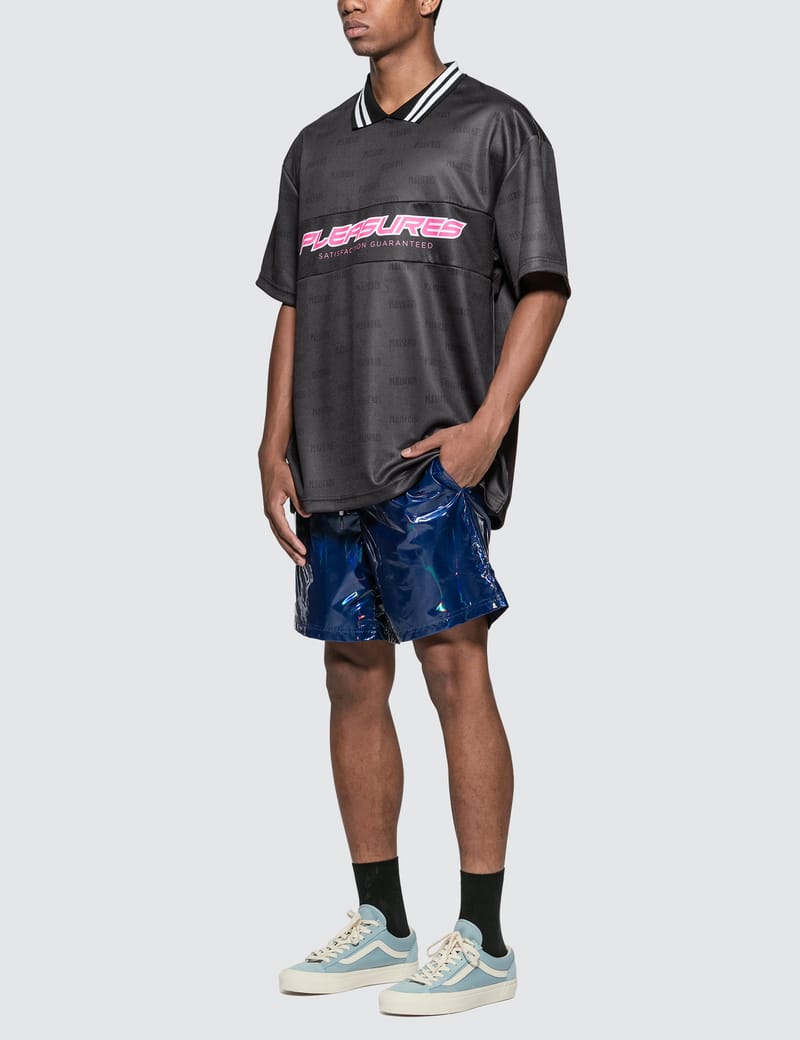 PLEASURES 国内発送 Satisfaction Tシャツ SATISFACTION T-SHIRT – PLEASURES