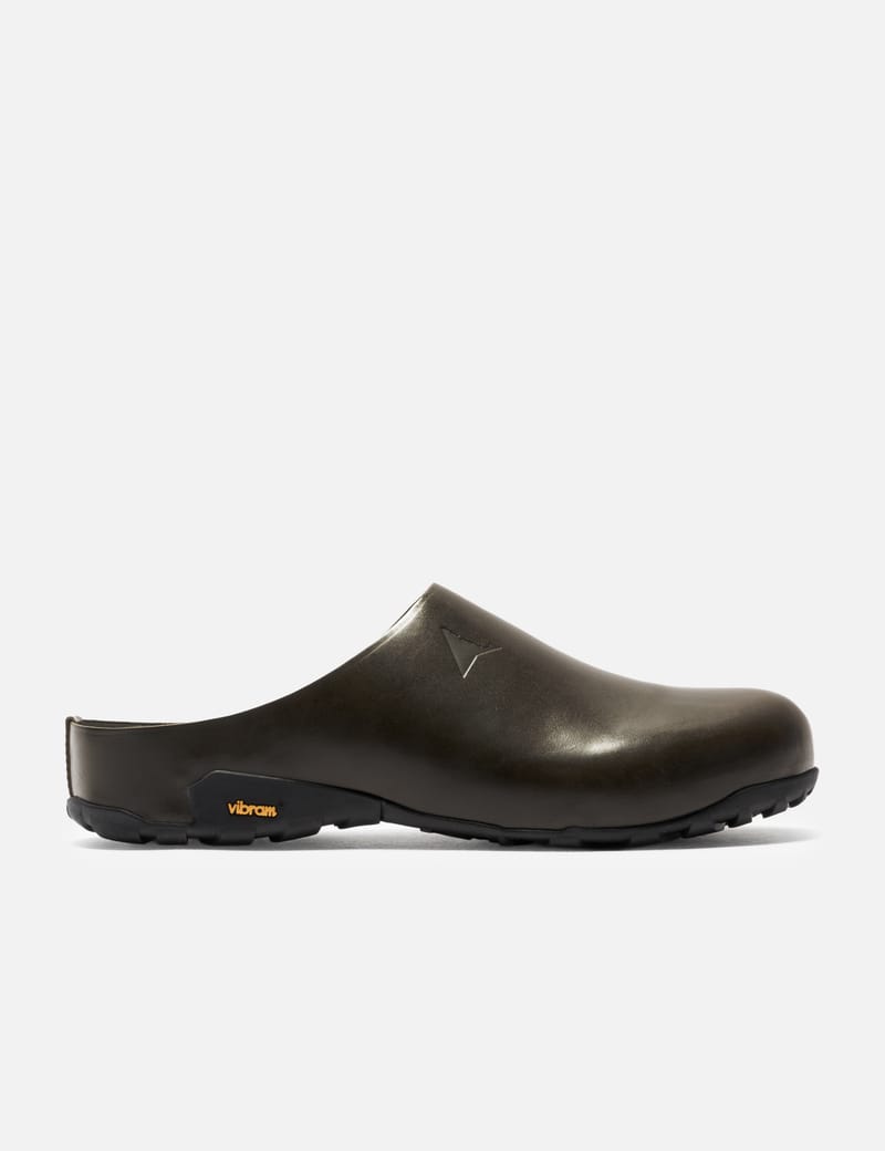ROA Fedaia サボ クロッグサンダル オリーブ Vibramソール ROA Fedaia - Shiny leather slip-ons with Vibram® grip. | HBX