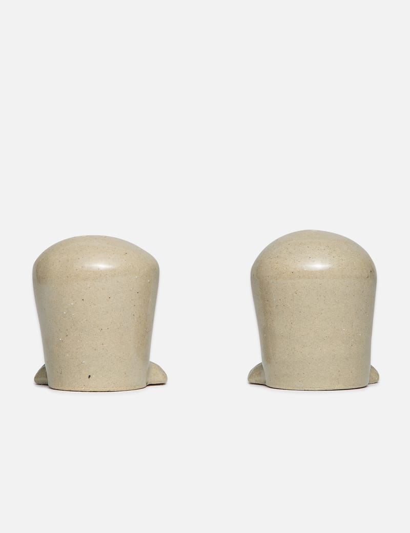 FOOT SALT & PEPPER SHAKER SET