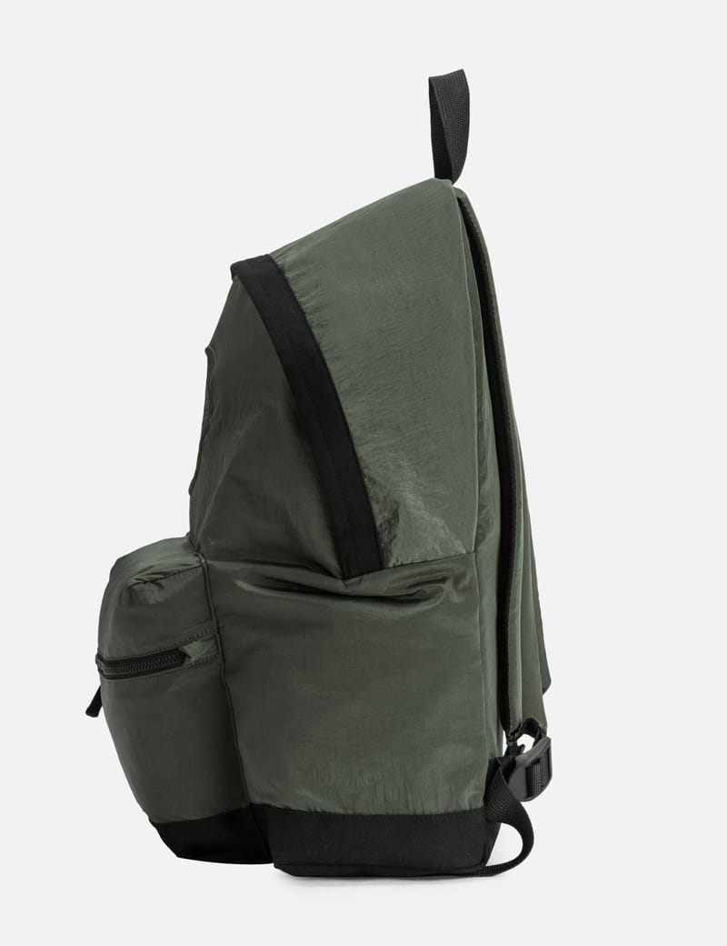 STONE  NYLON L IN ECONYL リュック Stone Island - Nylon Metal In ECONYL® Backpack | HBX