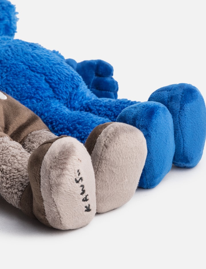 KAWS - Kaws Seeing/Watching Plush | HBX