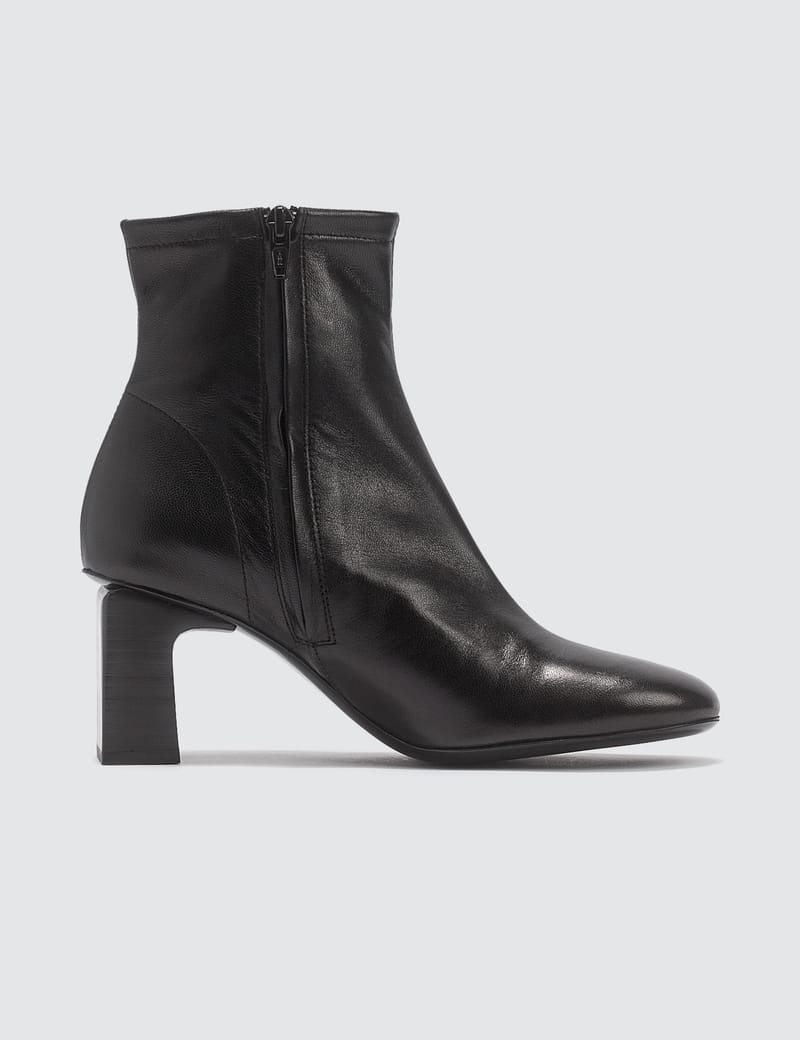 【BY FAR】Vasi レザー アンクルブーツ BY FAR - Vasi Leather Black Boots | HBX - Globally Curated