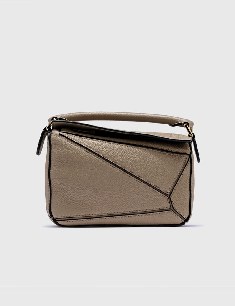 LOEWEロエベ パズルバッグミニ　人気サンドカラー 三越伊勢丹 | LOEWE/ロエベ通販 | PUZZLE EDGE SMALL BAG【送料