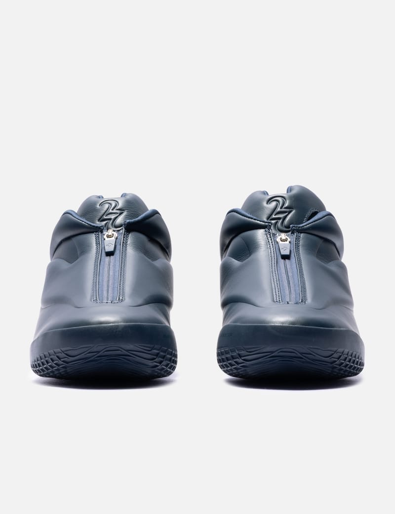 Converse SHAI 001 Premium - Limited low-top basketball shoe in