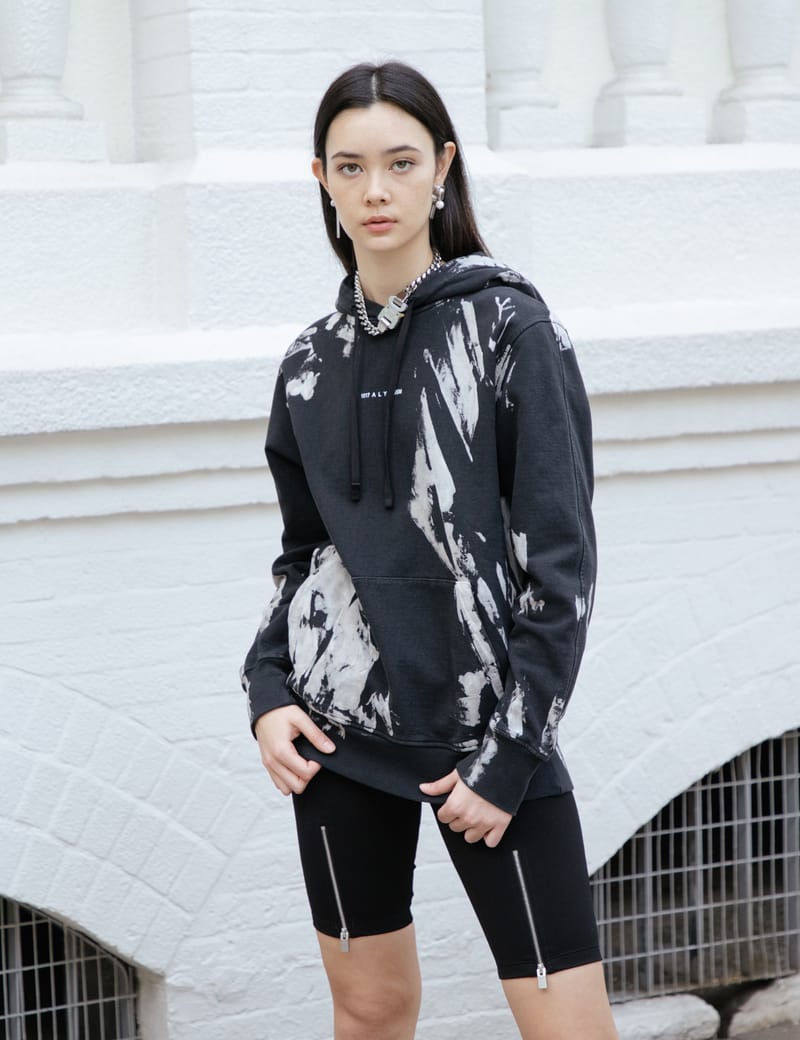 【ALYX】Black Treated Logo Hoodie 1017 ALYX 9SM - Treated Logo Hoodie | HBX - Globally Curated