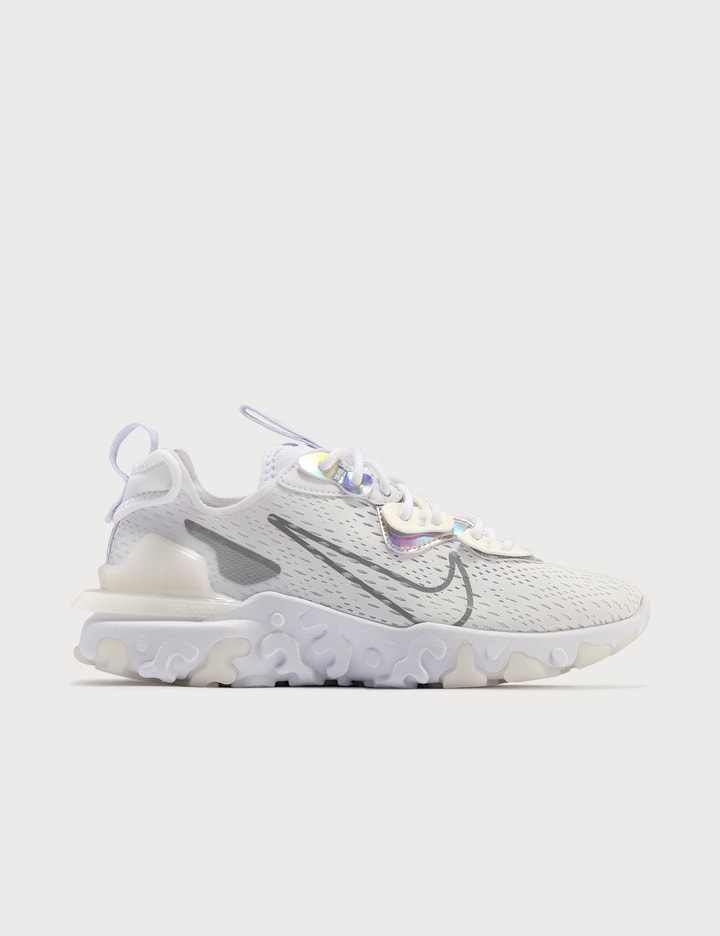 nsw react vision ess sneaker in black & white nike