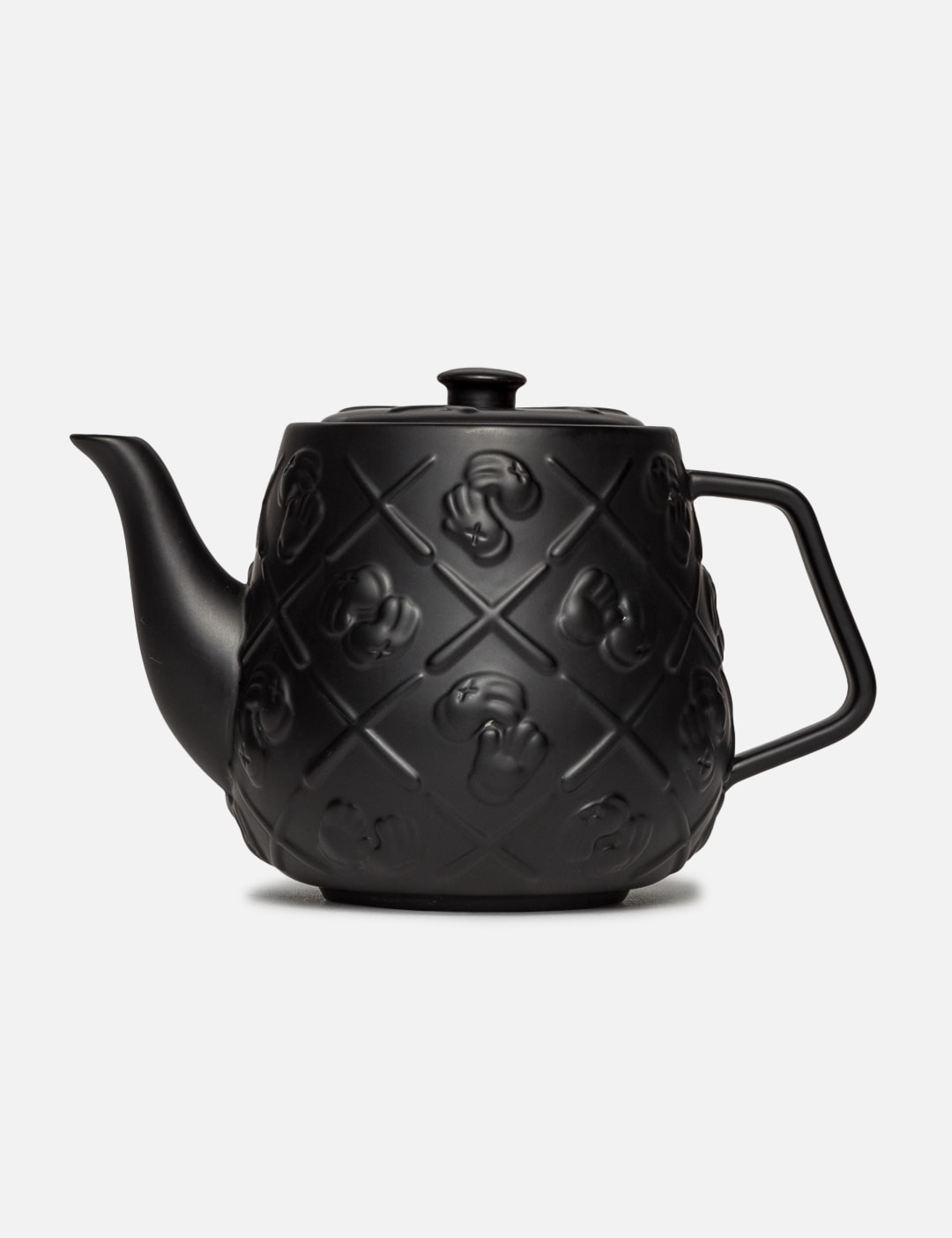 KAWS - KAWS BLACK CERAMIC XX MONOGRAM TEAPOT | HBX - HYPEBEAST 為您搜羅全球潮流時尚品牌