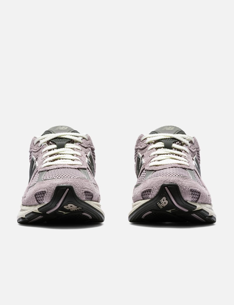 New Balance 2010 - クラシックな快適さと安定性を兼ね備えた