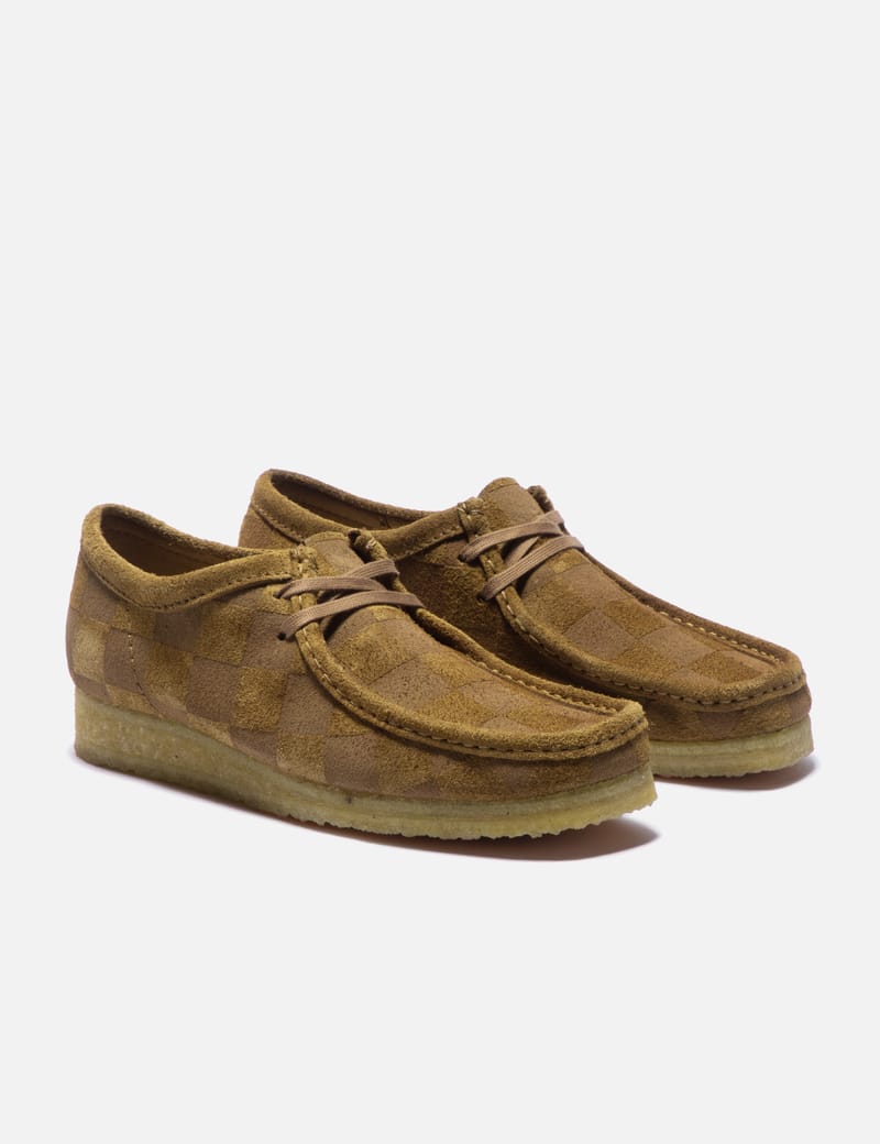 CLARKS - WALLABEE COLA CHECK | HBX - Globally Curated Fashion and