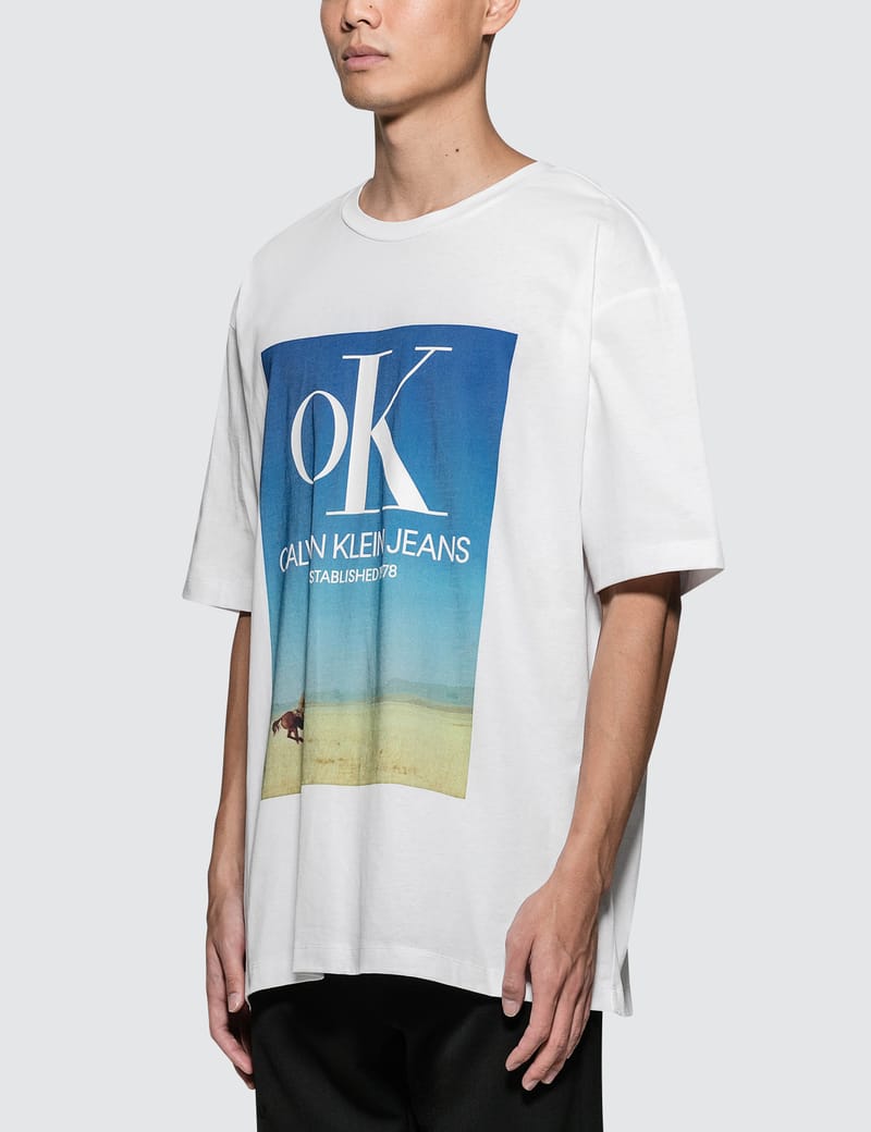 CALVIN KLEIN JEANS EST.1978 - OK Logo Landscape Printed S/S T