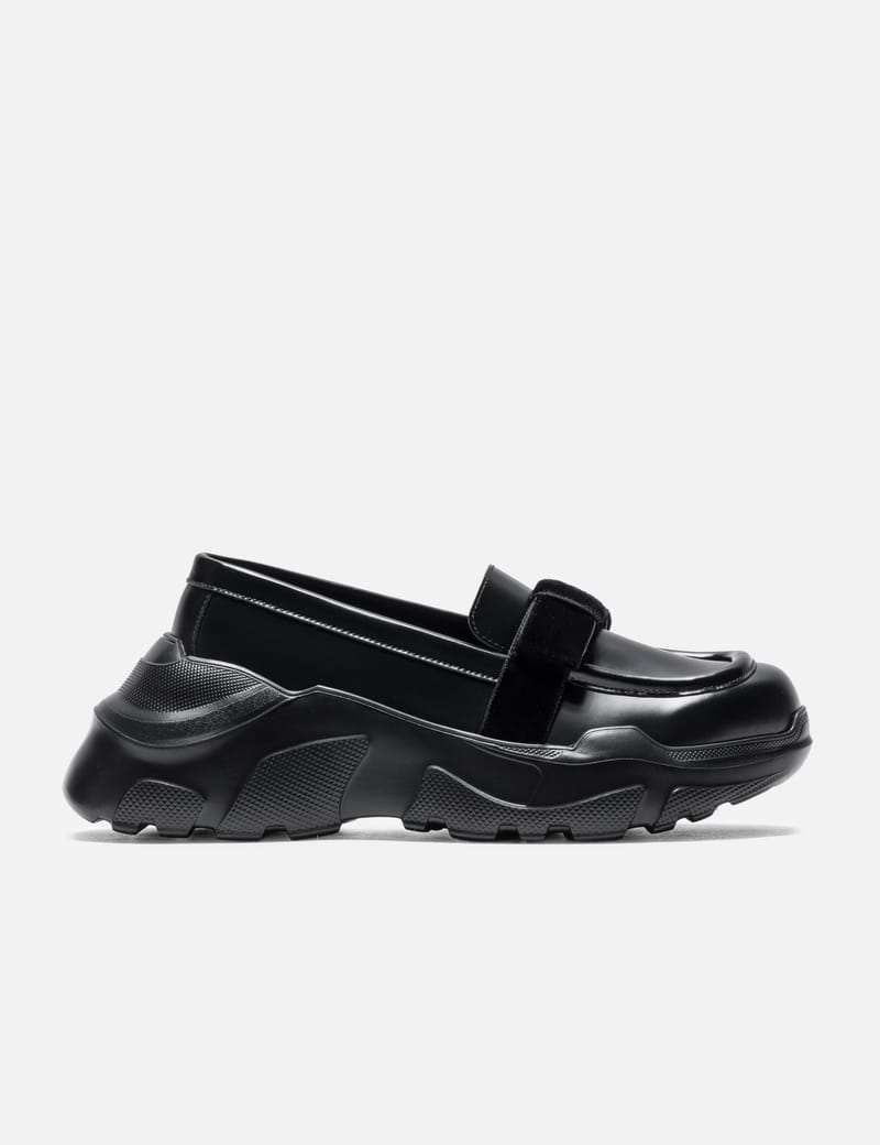 AKIKOAOKI THREE TREASURES ローファー ブラック AKIKOAOKI × THREE TREASURES Regulated Gravity - A bold loafer