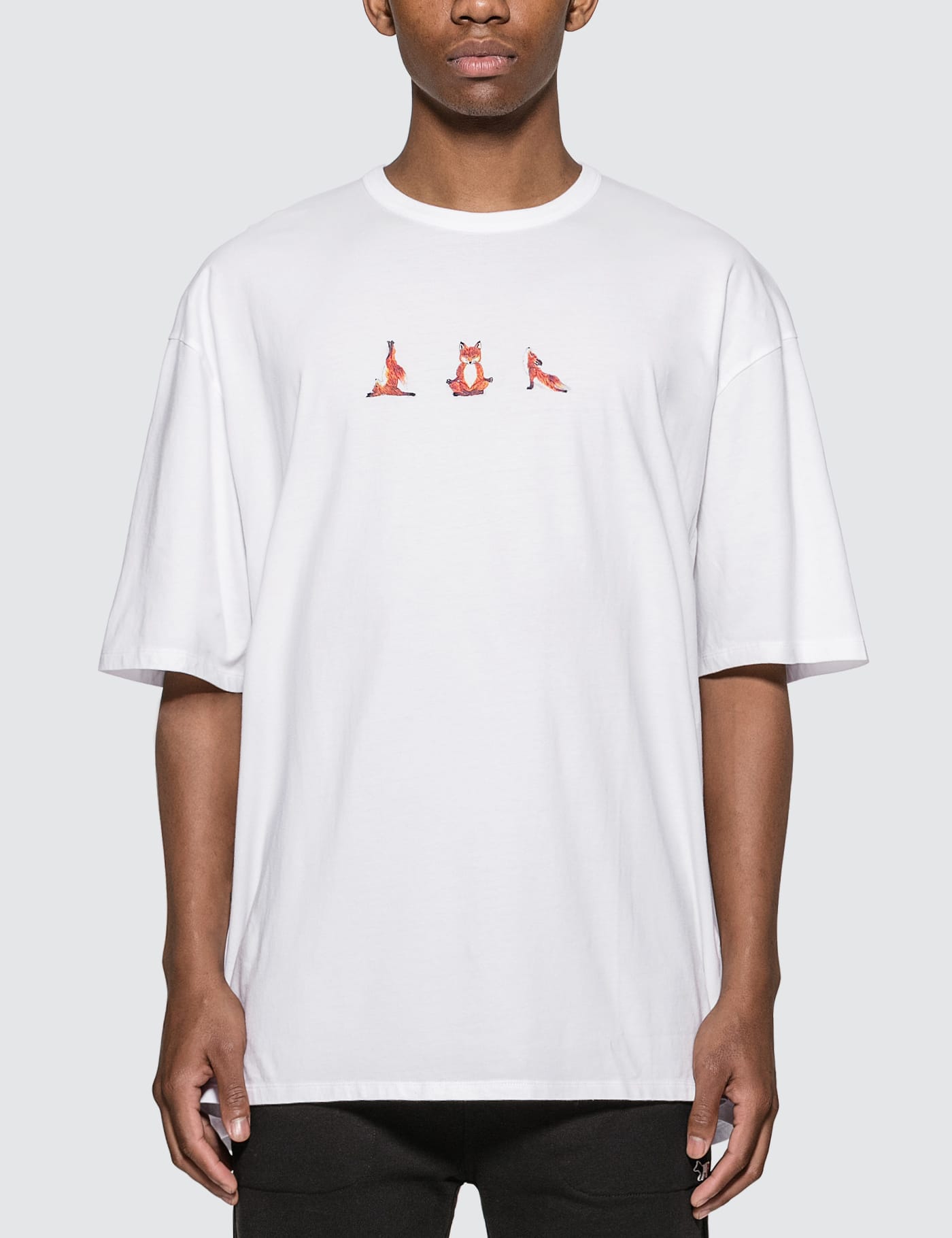 Maison Kitsuné - Yoga Fox Print T-shirt | HBX - ハイプビースト ...
