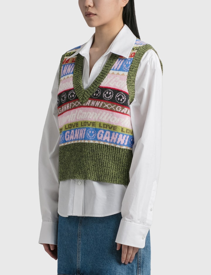 Emma Chamberlain Wears Sweater Vest At Copenhagen Fashion Week | lupon ...