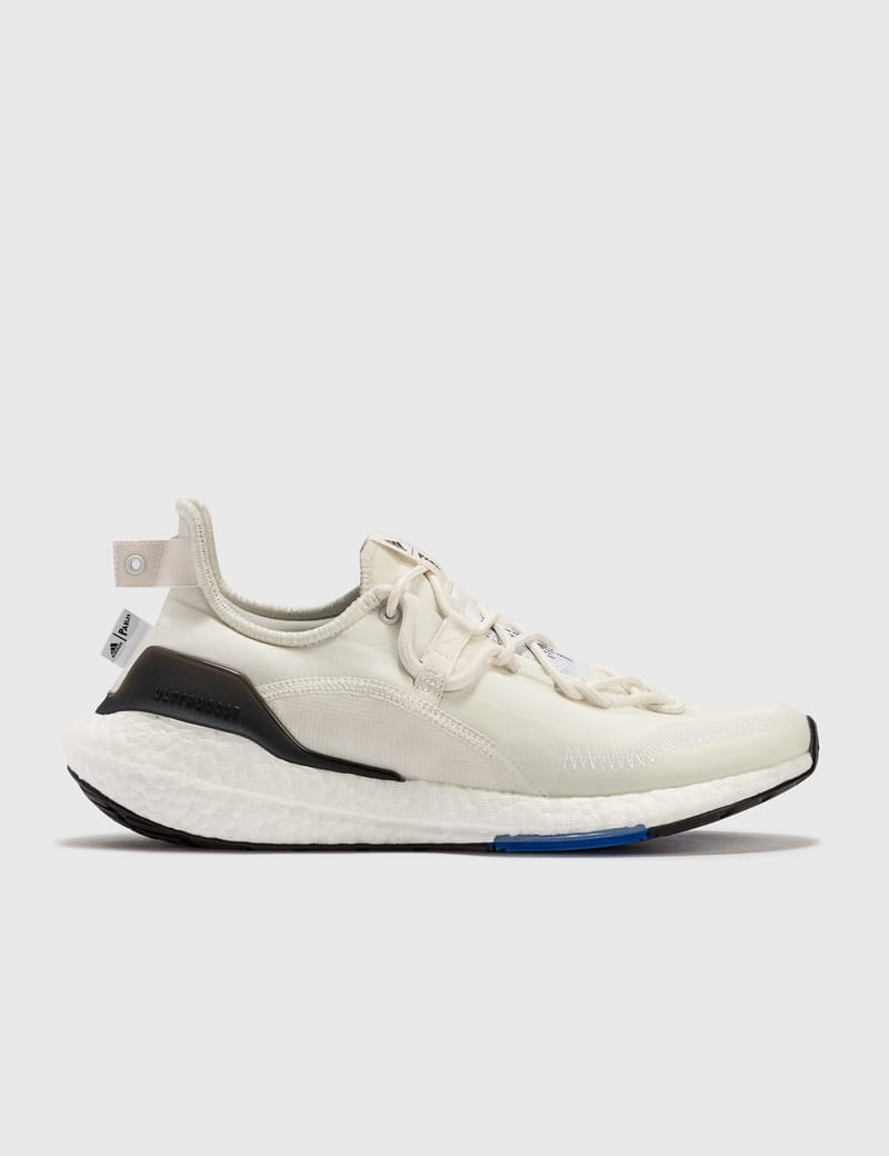 White ultra outlet boost outfit men