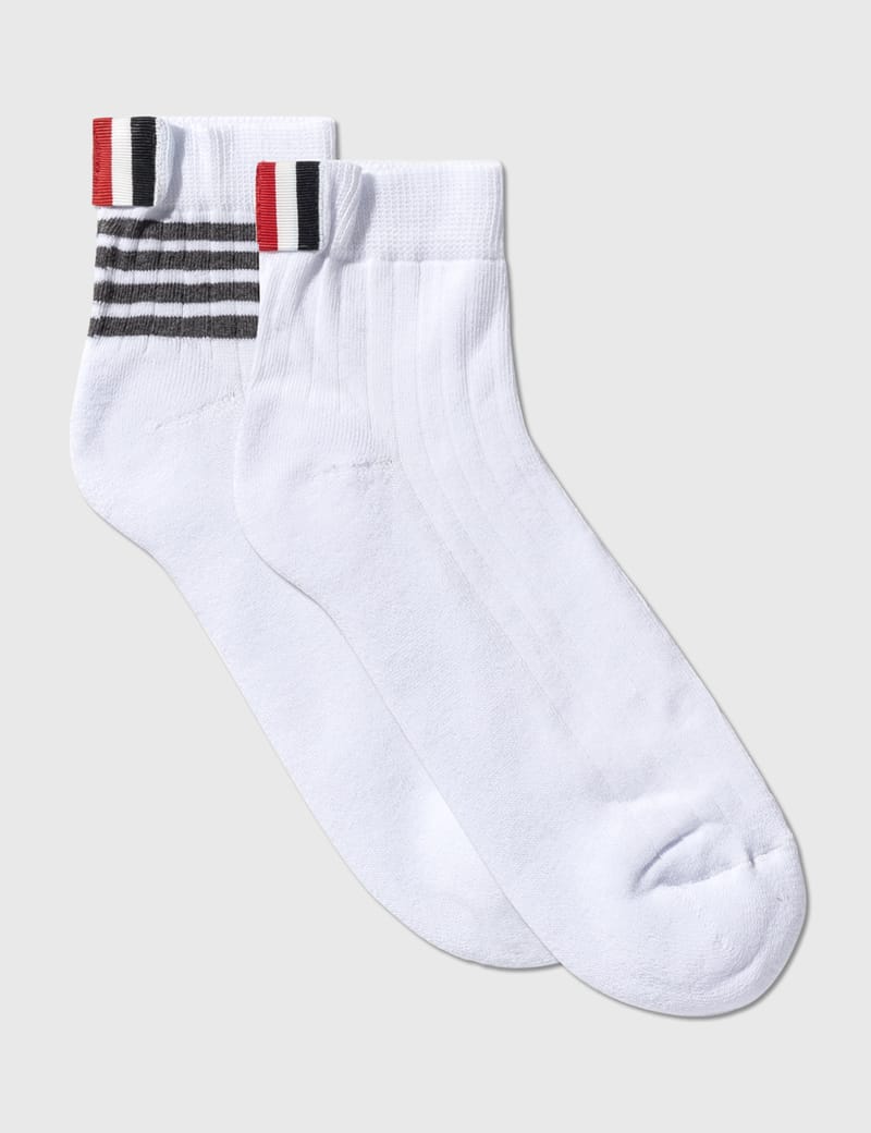 タイツ・ソックス THOM BROWNE FW25 '4 bar socks (FAS125AY1023 001) Thom Browne Green 4-Bar Socks Thom Browne