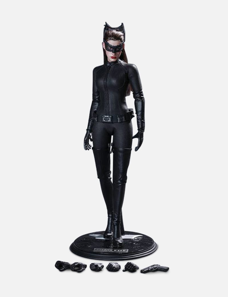 HOT TOYS Selina Kyle Catwoman 1/6th Scale Figure - Brand-new