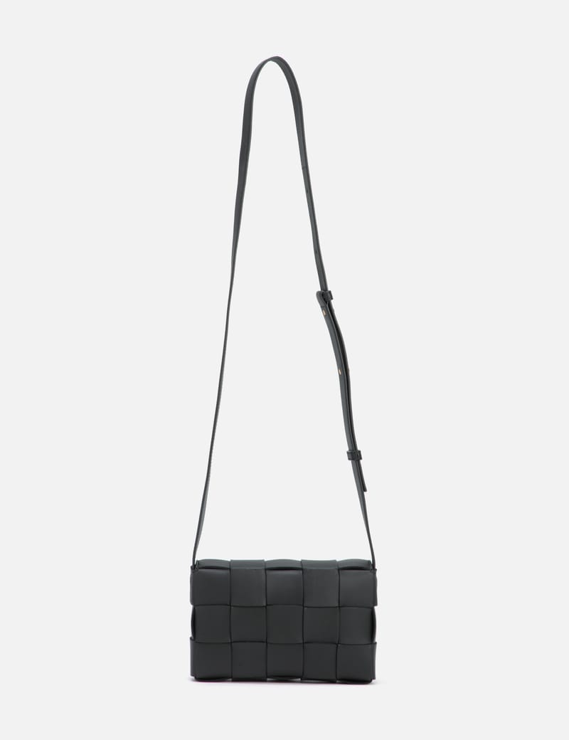 ■BOTTEGA VENETA■ Small Cassette Pouch Black 729298VBWD3880 Bottega Veneta - Cassette Pouchette Black Woven Shoulder Bag