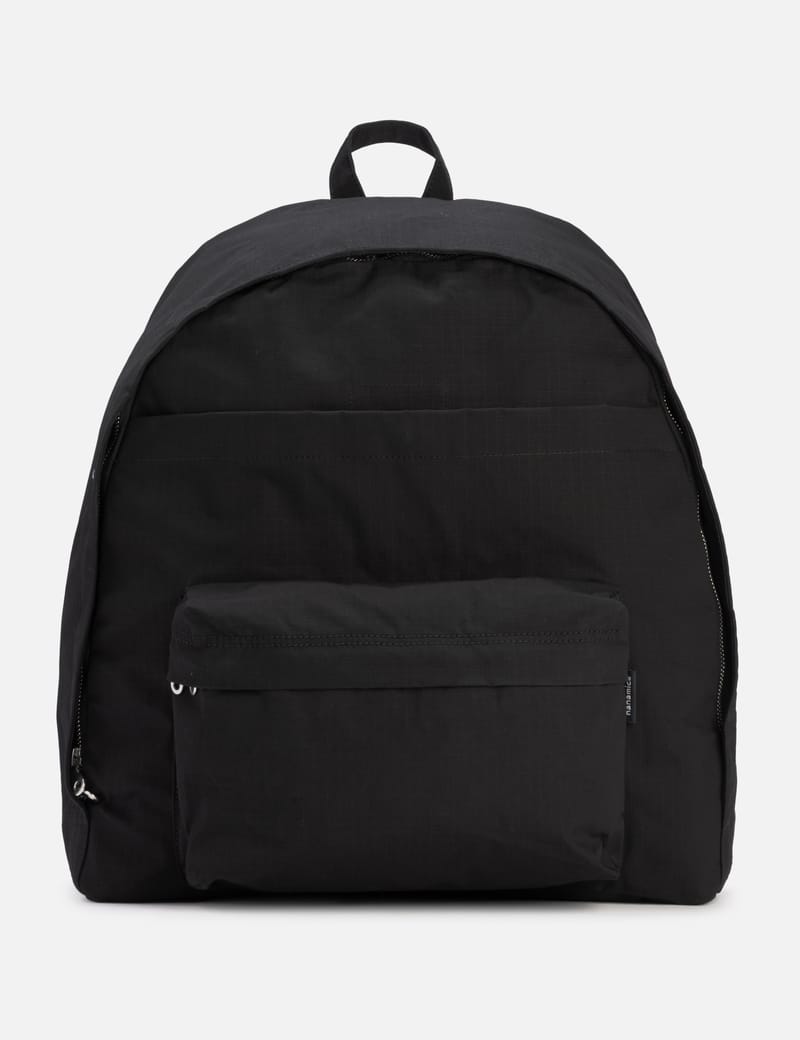 Nanamica Day Pack - コーデュラ素材と機能的な収納を備えた万能