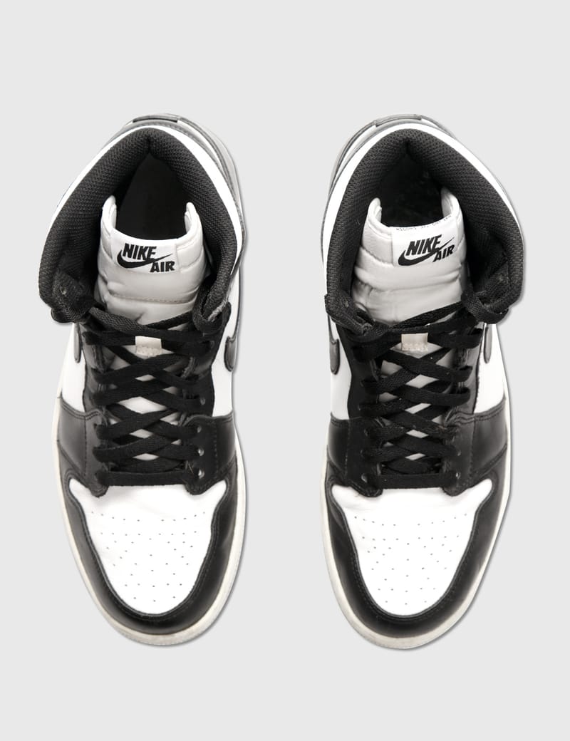 nike black and white jordan 1