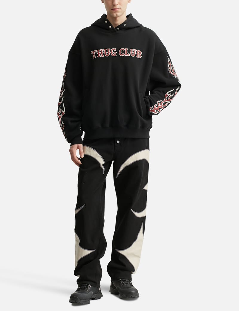 THUG CLUB Leather Flame Hoodie - レザーのロゴと炎グラフィックが