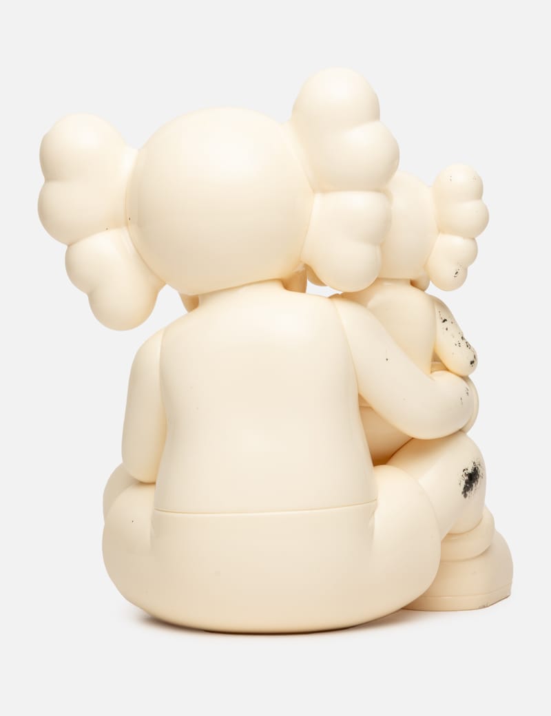 KAWS-HOLIDAY-CHANGBAI-MOUNTAIN