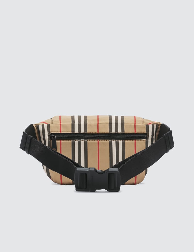VIPSALE【Burberry】チェックアーカイブファニーパック Where to Buy Burberry Vintage Check Fanny Pack | Hypebae