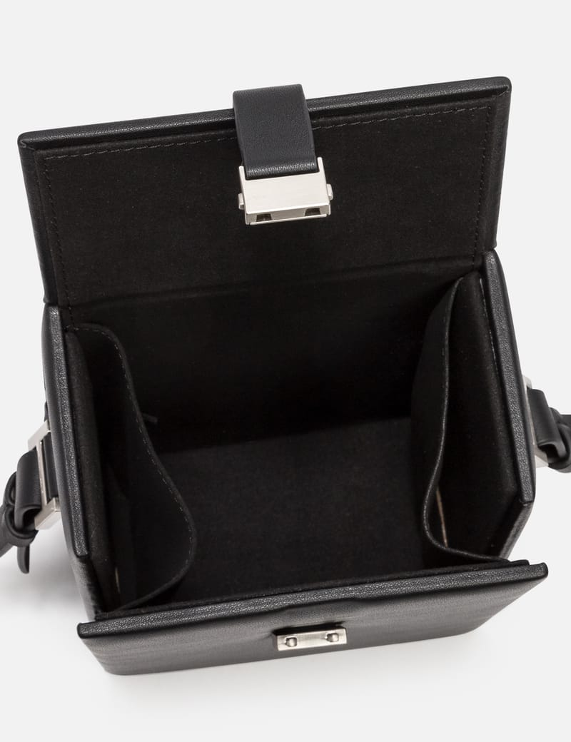 Heliot emil ブラックレザーボックスカラビナバック HELIOT EMIL carabiner-detail Box Bag | Black | FARFETCH