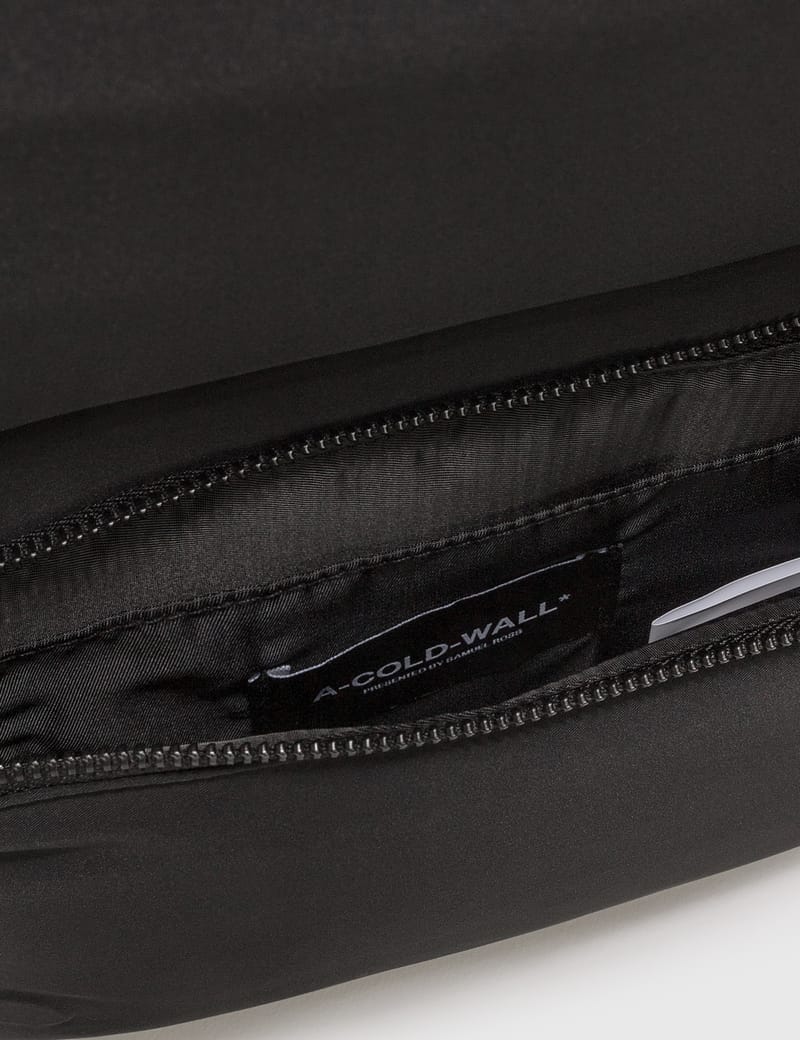 A cold sales wall messenger bag