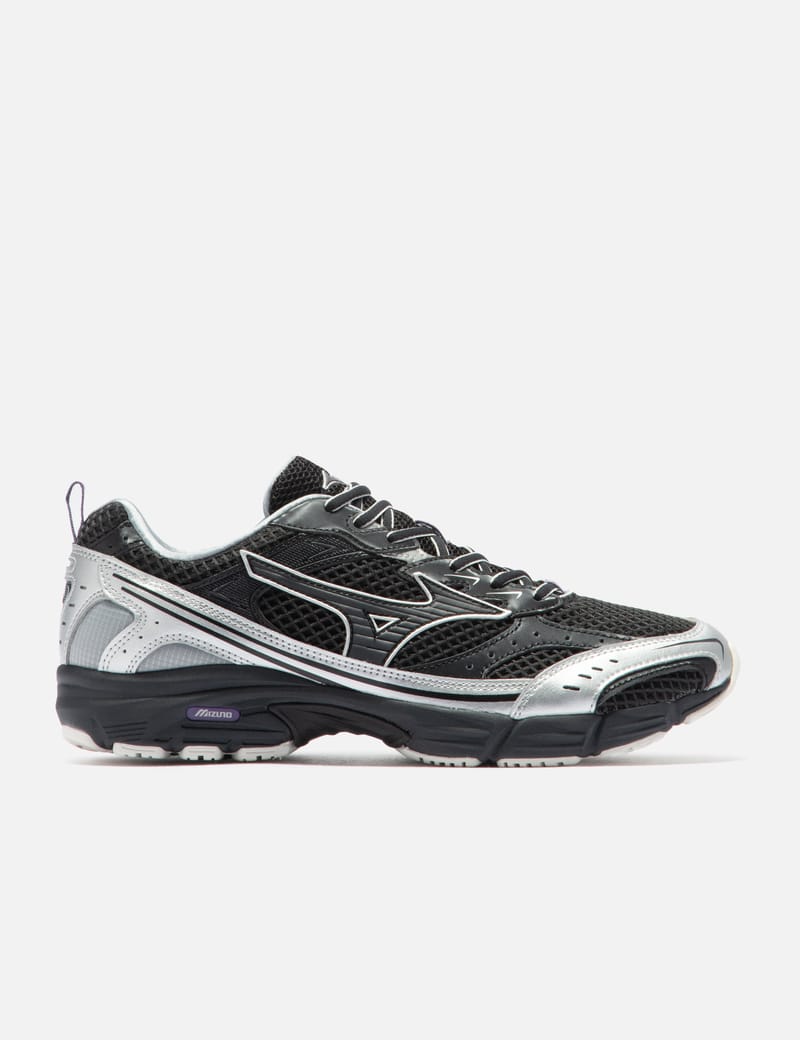 Mizuno Canada Ltd. | This limited release of the MXR draws