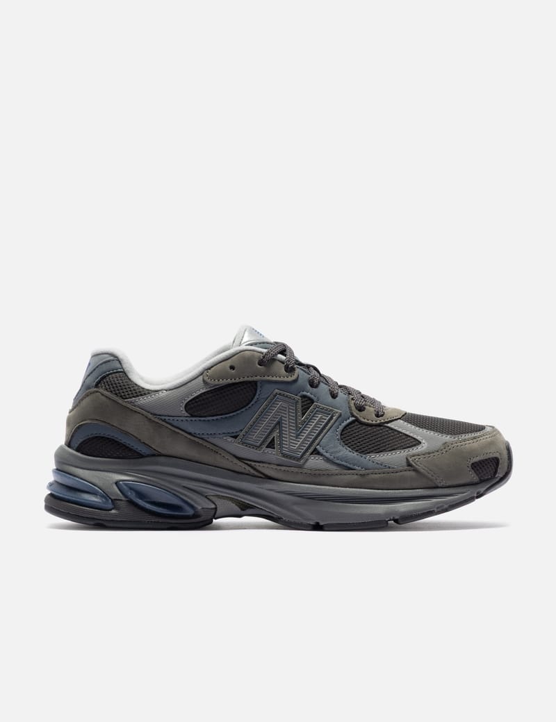 New Balance 2010 - グレー×メタリック、ABZORB搭載の快適スニーカー | HBX