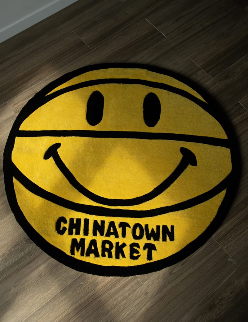 Chinatown Market - Smiley Basketball Rug 4FT | HBX - HYPEBEAST 為