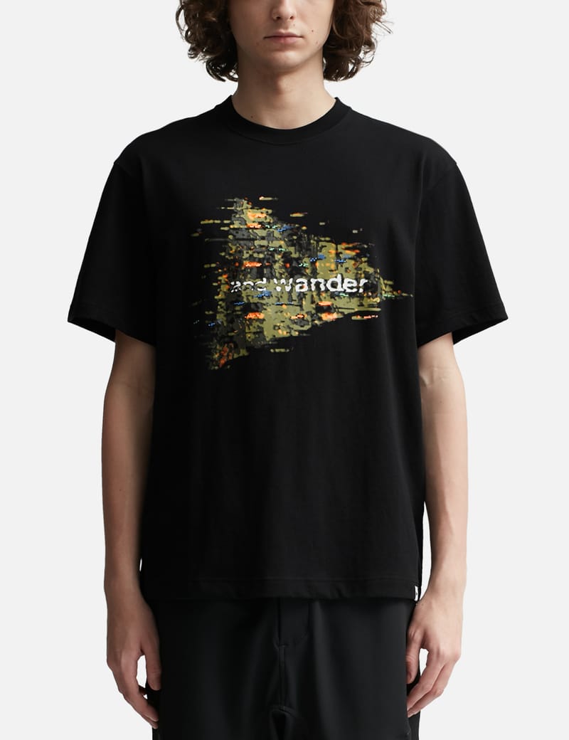 AND WANDER｜SHORT-SLEEVED ROUND NECK T-SHIRTS (Noizy Log and wander - Noizy Logo Printed T-shirt | HBX - Globally