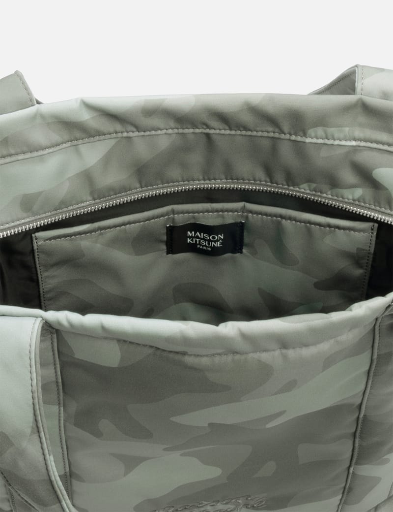 Maison Kitsuné Camo Fox Large Tote - カモ柄刺繍×ジッパー付きの大