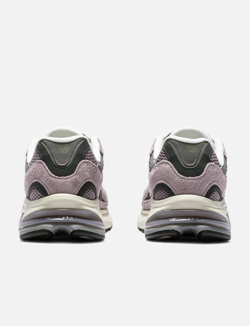 New Balance 2010 - クラシックな快適さと安定性を兼ね備えた