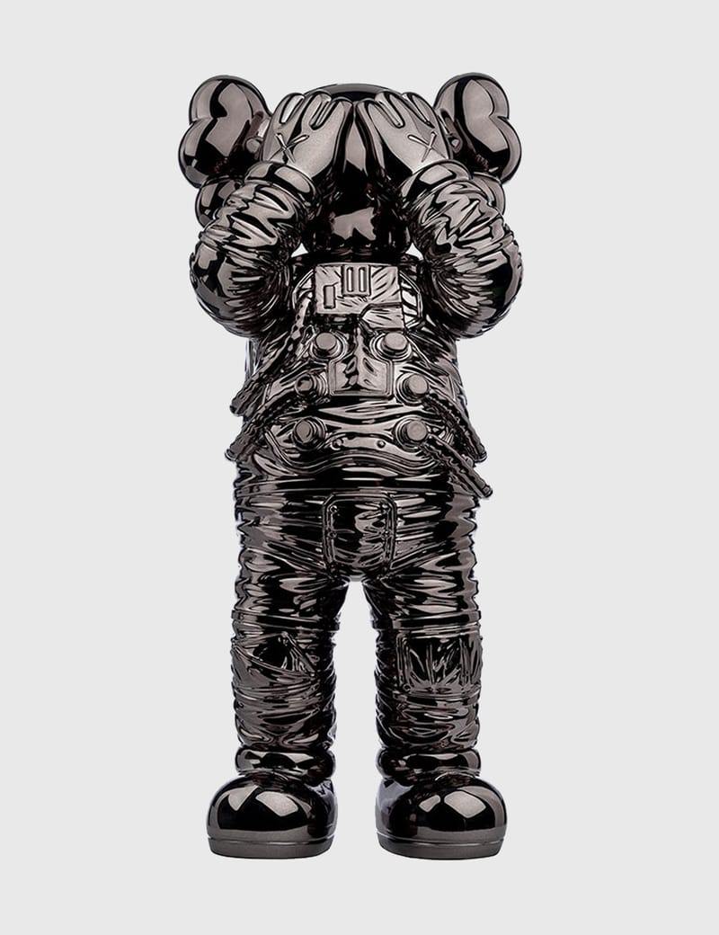 KAWS - KAWS HOLIDAY SPACE FIGURE | HBX - Globally Curated Fashion