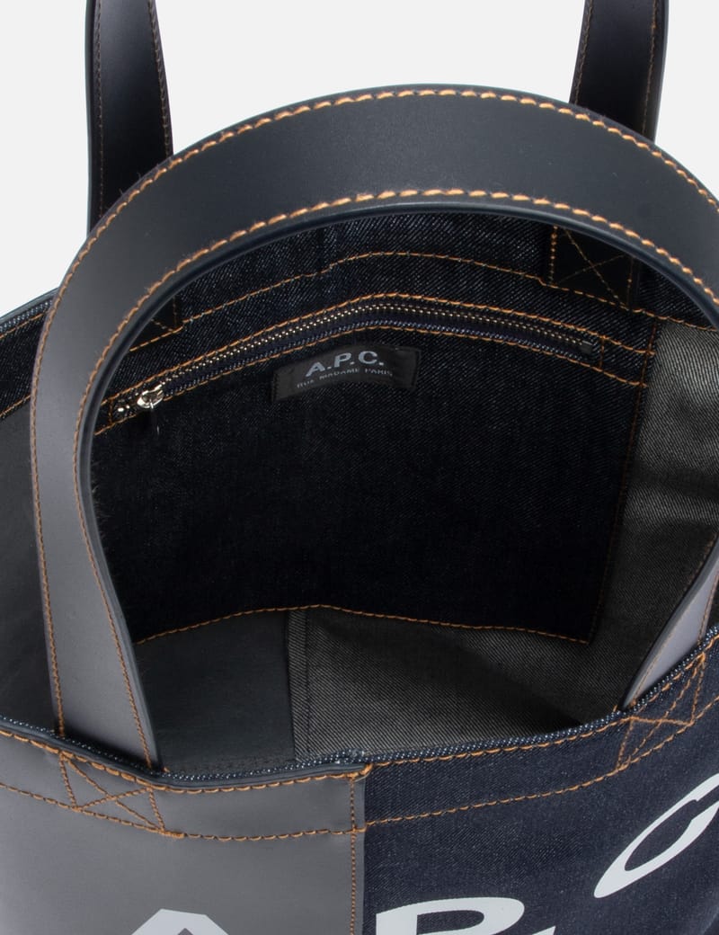 【関税込み】A.P.C. タン＆ネイビー Axel N/S トートバッグ A.P.C.のタン＆ネイビー Axel N/S トートバッグがセール中