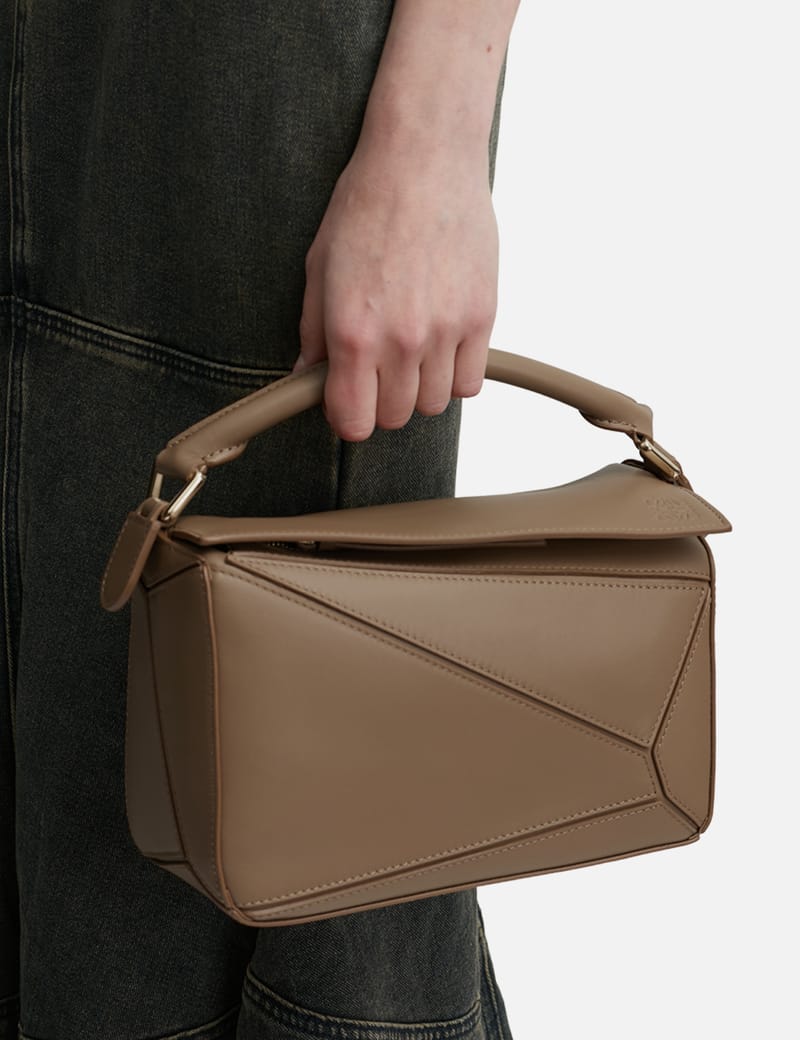 Loewe - Small Puzzle Bag | HBX - HYPEBEAST 為您搜羅全球潮流時尚品牌