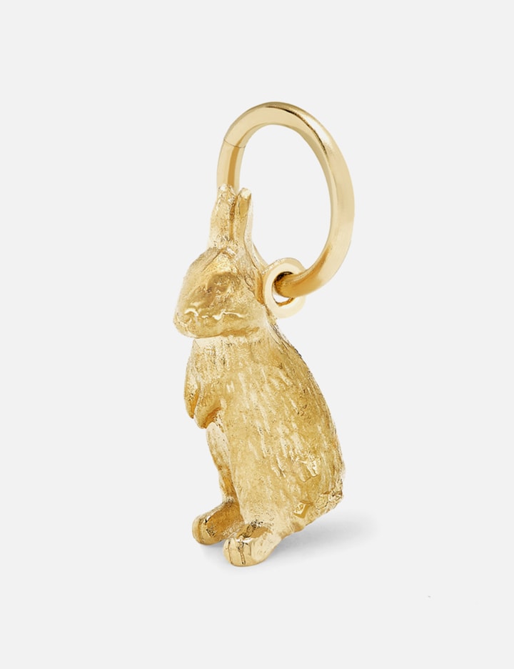 Bunney Small Standing Rabbit Charm - 选用18K黄金手工打造，精致抛光饰面，俏皮立姿兔子设计，为日常造型 ...
