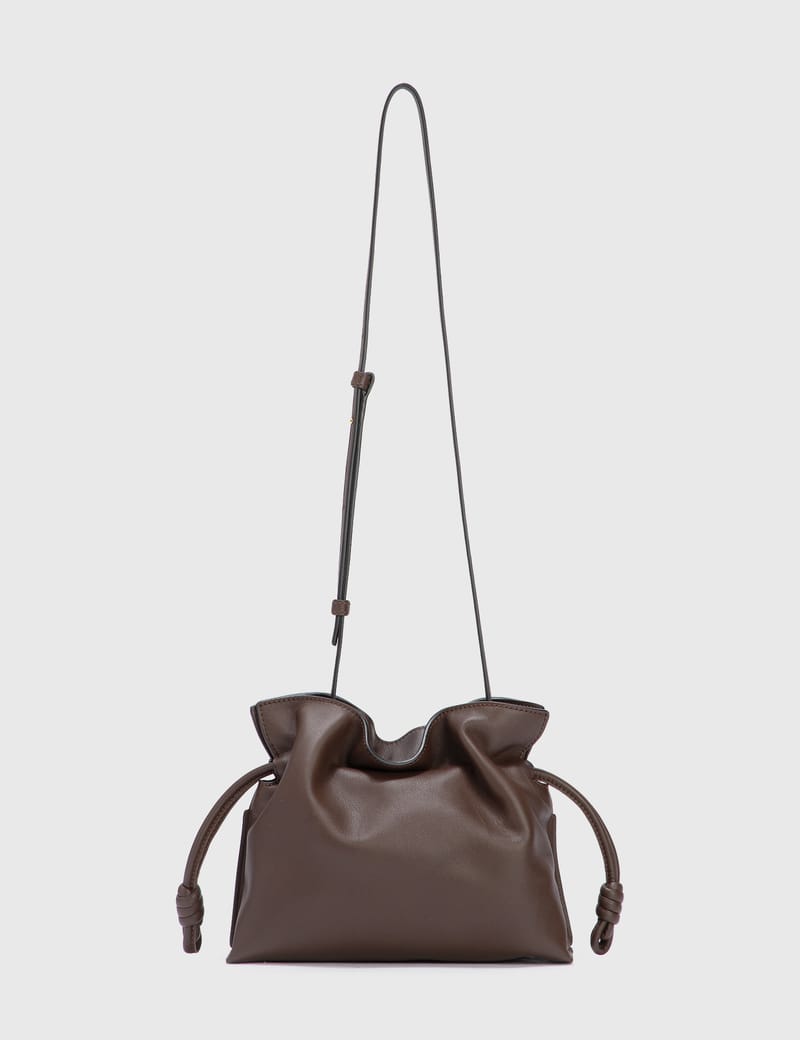 定番アイテムをアップデート【LOEWE】Mini Flamenco Clutch bag Mini Flamenco clutch in nappa calfskin Beige - LOEWE