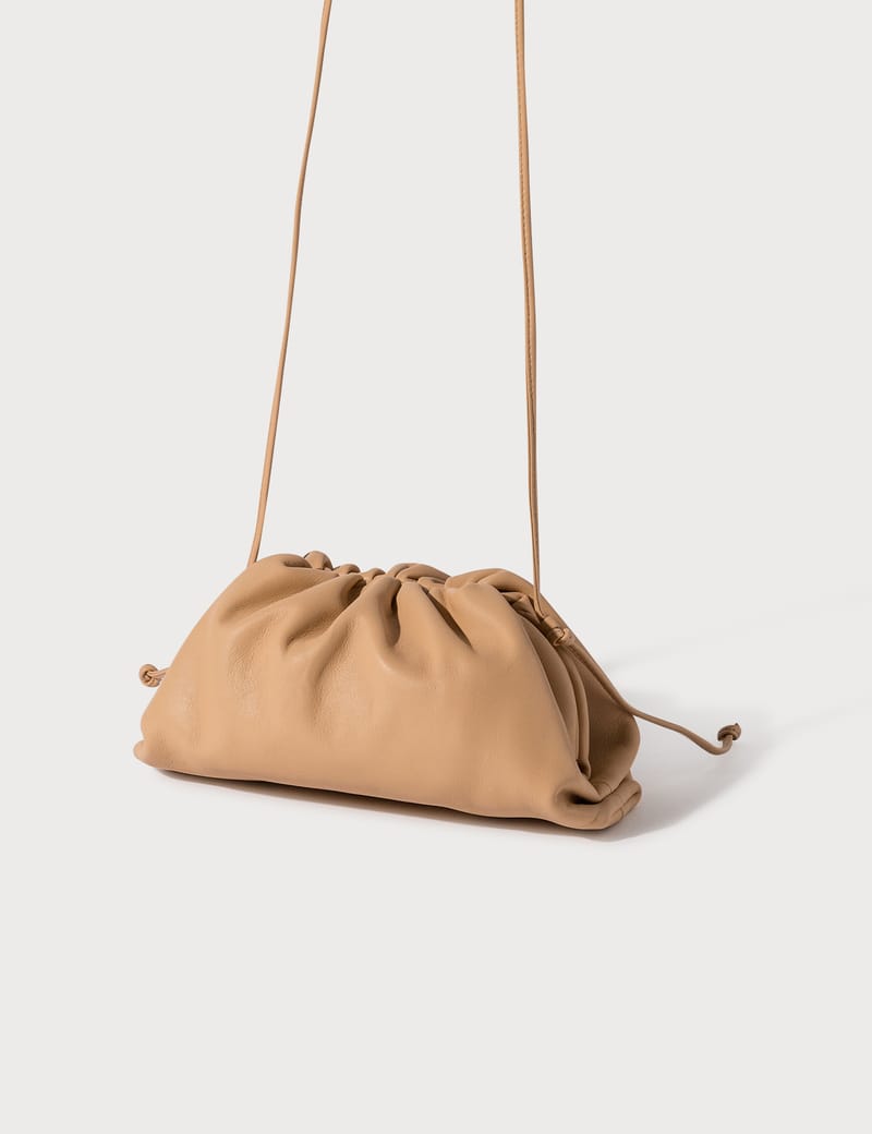 【BOTTEGA VENETA】THE MINI POUCH BAG BOTTEGA VENETA The Pouch mini intrecciato leather clutch