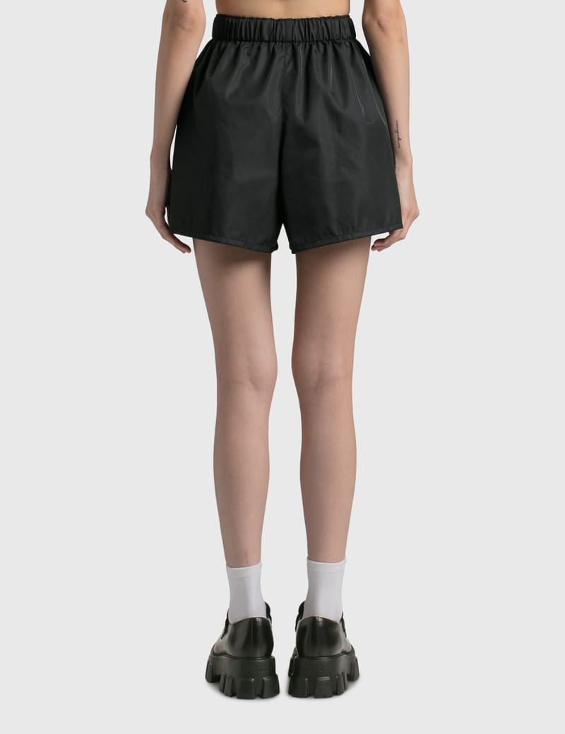 ショートパンツ PRADA RE-NYLON SHORTS PRADA】プラダ Re-Nylon ロゴプレート バミューダショーツ
