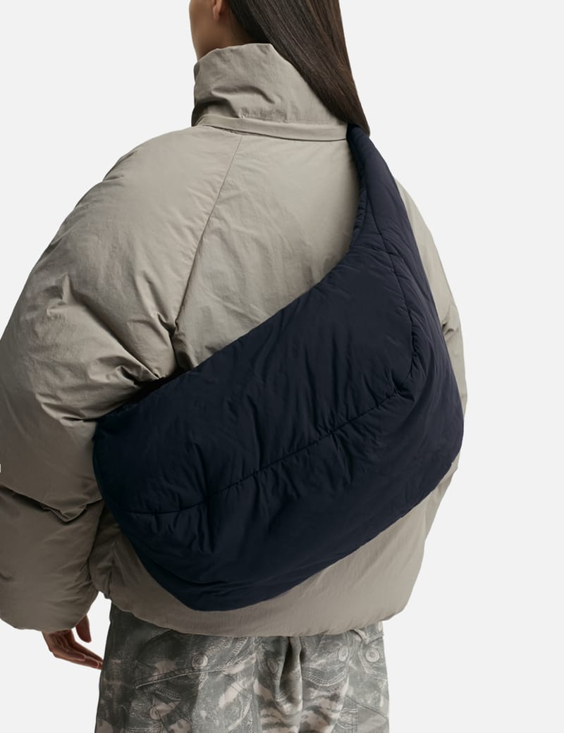 Seventh Lunar Sac - 軽量ナイロンのスリングバッグ、ノートPC収納可 | HBX