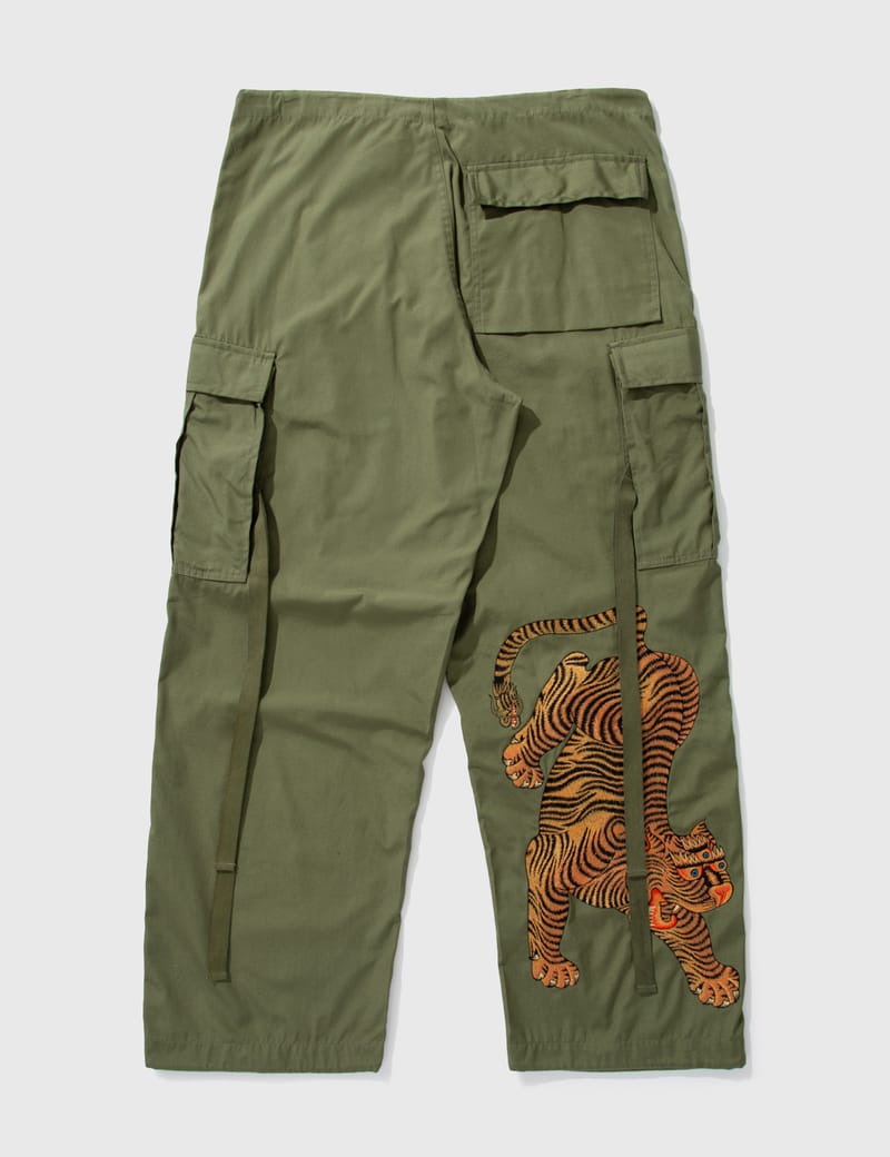 マハリシ　maharishi 刺繍デザインカーゴパンツ オリーブ　ミリタリー マハリシ Maharishi オリーブ色虎刺繍カーゴパンツ