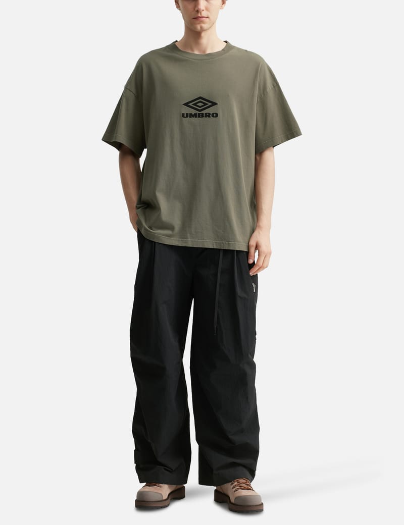 ◆UMBRO◆ Fresh small logo short sleeve t-shirt charcoal UQ1 Amazon.com: Umbro Men's Logo Tee, White/Black Beauty