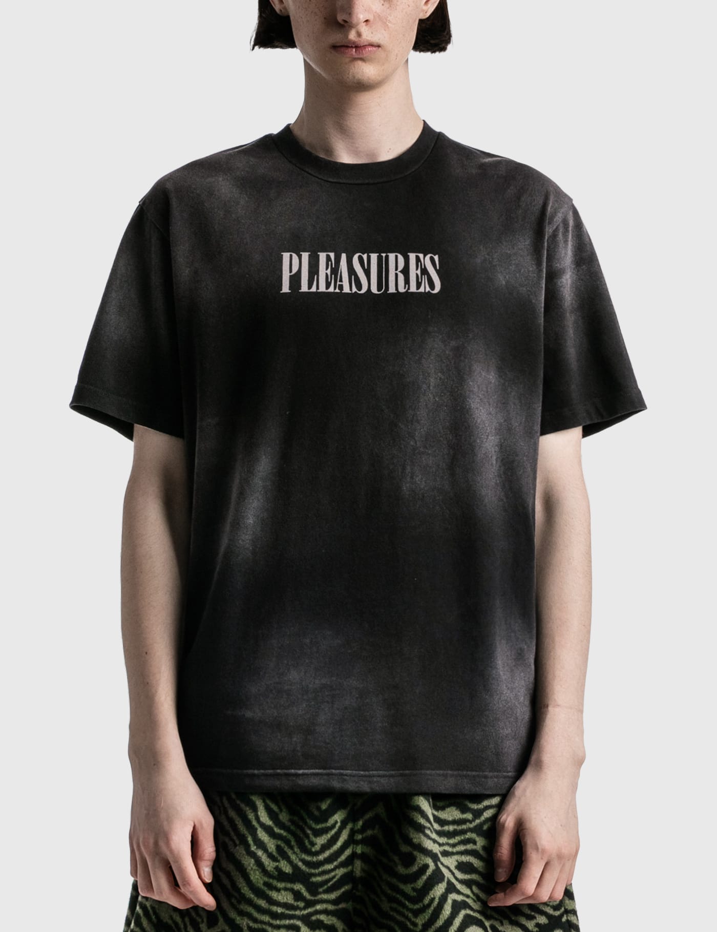 Pleasures - CHASE PLAID SHORTS | HBX - Globally Curated Fashion 